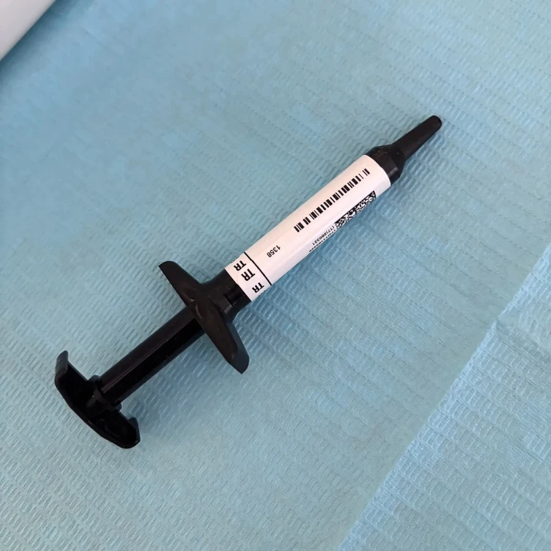 3g/Syringe Dental Materials Resin Veneer Adhesive Paste Light Curing Composite Resin Cement Whitening Veneer WO/TR/B0.5/A1/A3