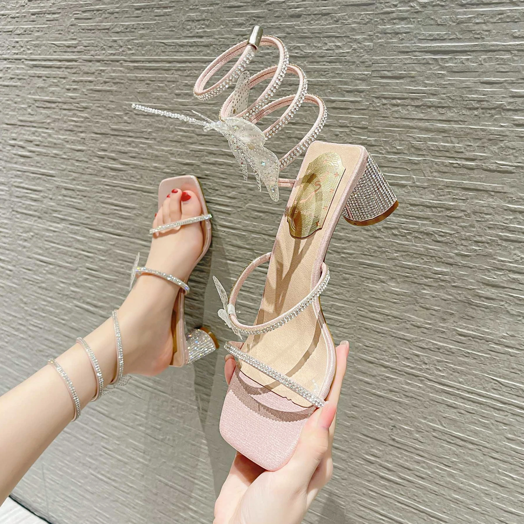 

Xibeilove 2024 Summer Women's Luxury Rhinestone Square Head Snake Wrapped Square Heel Middle Heel Sandals Wedding Party Shoes