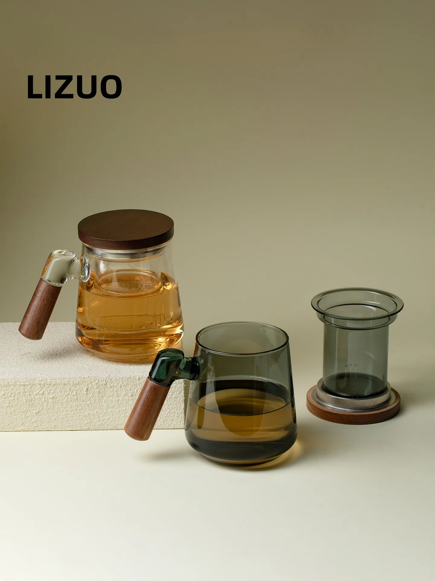 large-capacity-glass-tea-cup-with-lid-for-tea-ceremony-men's-style-tea-water-separation-office-water-cup-heat-resistant