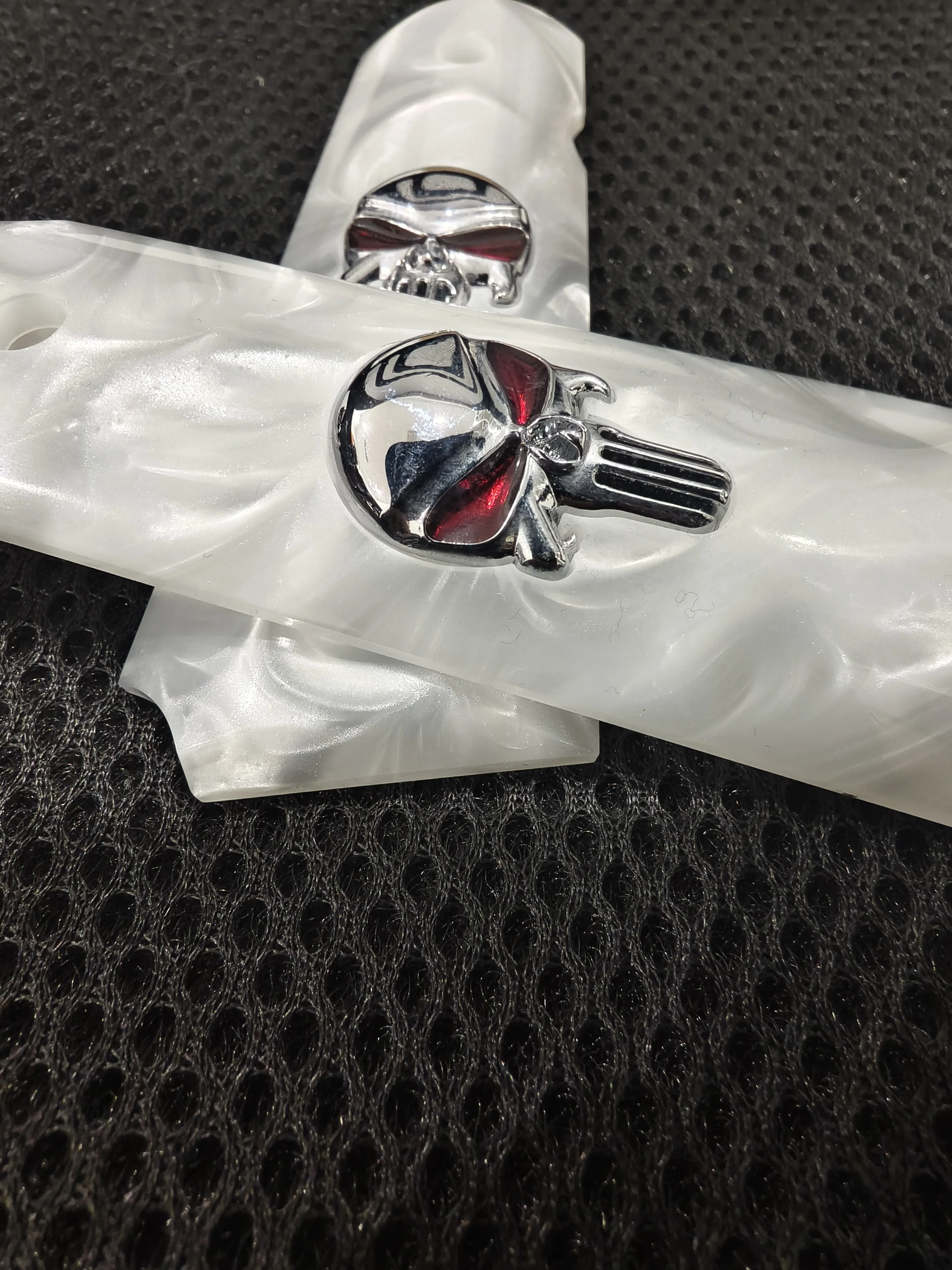 1911 그립스 풀 사이즈, 화이트 펄 실버 스컬 레드 아이즈, 콜트, 킴버, 스프링필드, 레밍턴, 락 아일랜드, 군용 커맨더에 적합