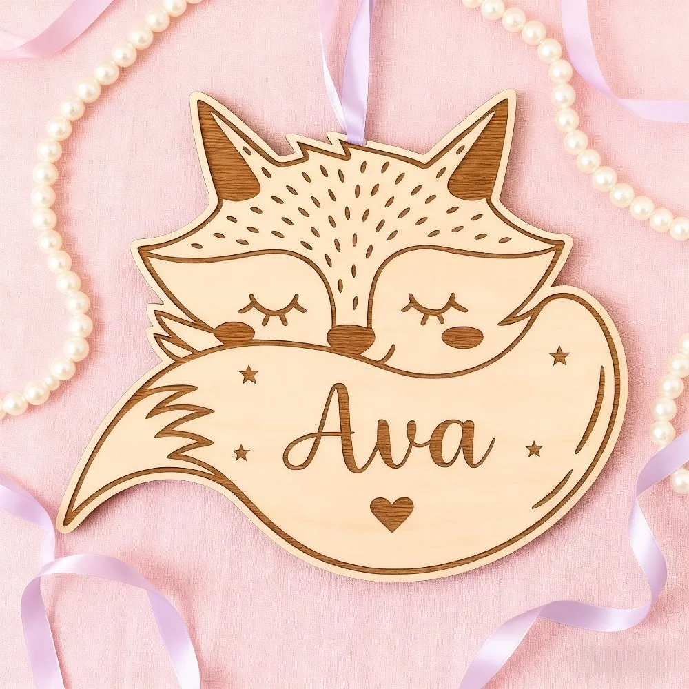 لوحة اسم خشبية على شكل ثعلب، ل - مراجعة Baby Nursery Sign وسعره