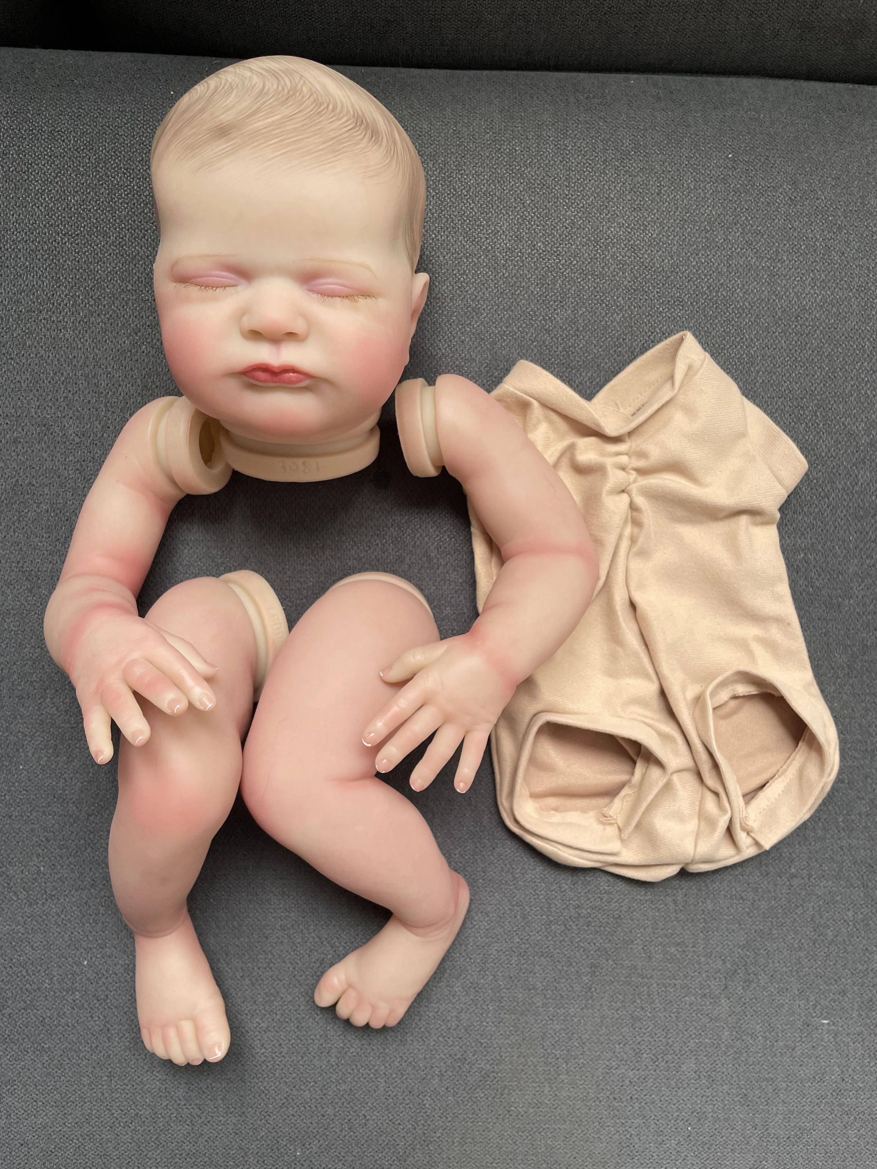 Max 19Inch Already Painted Kits/Un painted Blank Kits Reborn Doll Kit Soft Touch Fresh Color DIY Doll Parts With Cloth Body