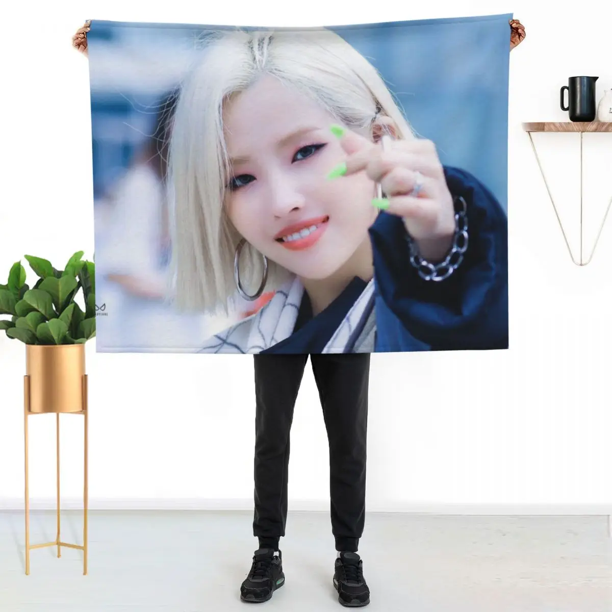 

G(I)-DLE Soyeon Throw Blanket Outdoor Soft Blanket for Picnic Beach Camping