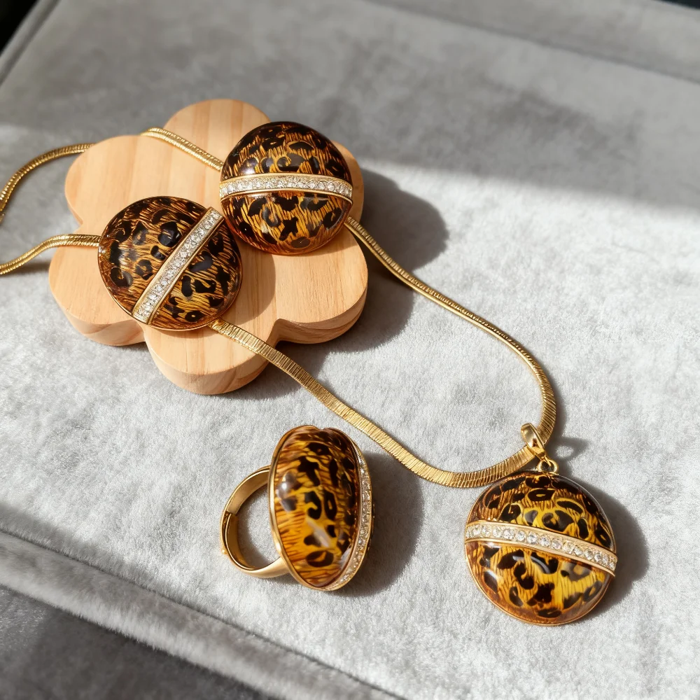 

Vintage Leopard Print Jewelry Set forWomen Trendy Crystal Necklace Earrings Ring Luxury Party Statement Accessory Adjustable