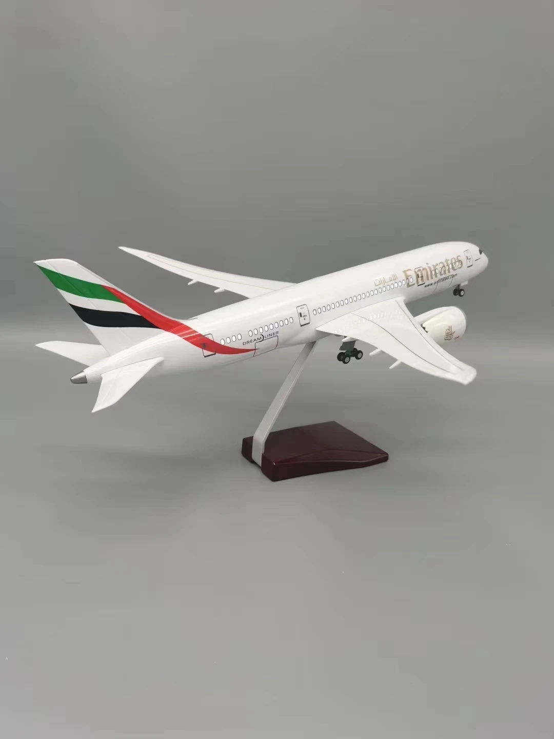 43 سنتيمتر 787 الإمارات العربية المتحدة طيران الإمارات نموذج طائرة b787 طائرة مصغرة ث الضوء والعجلة الهبوط الراتنج دييكاست الطائرات