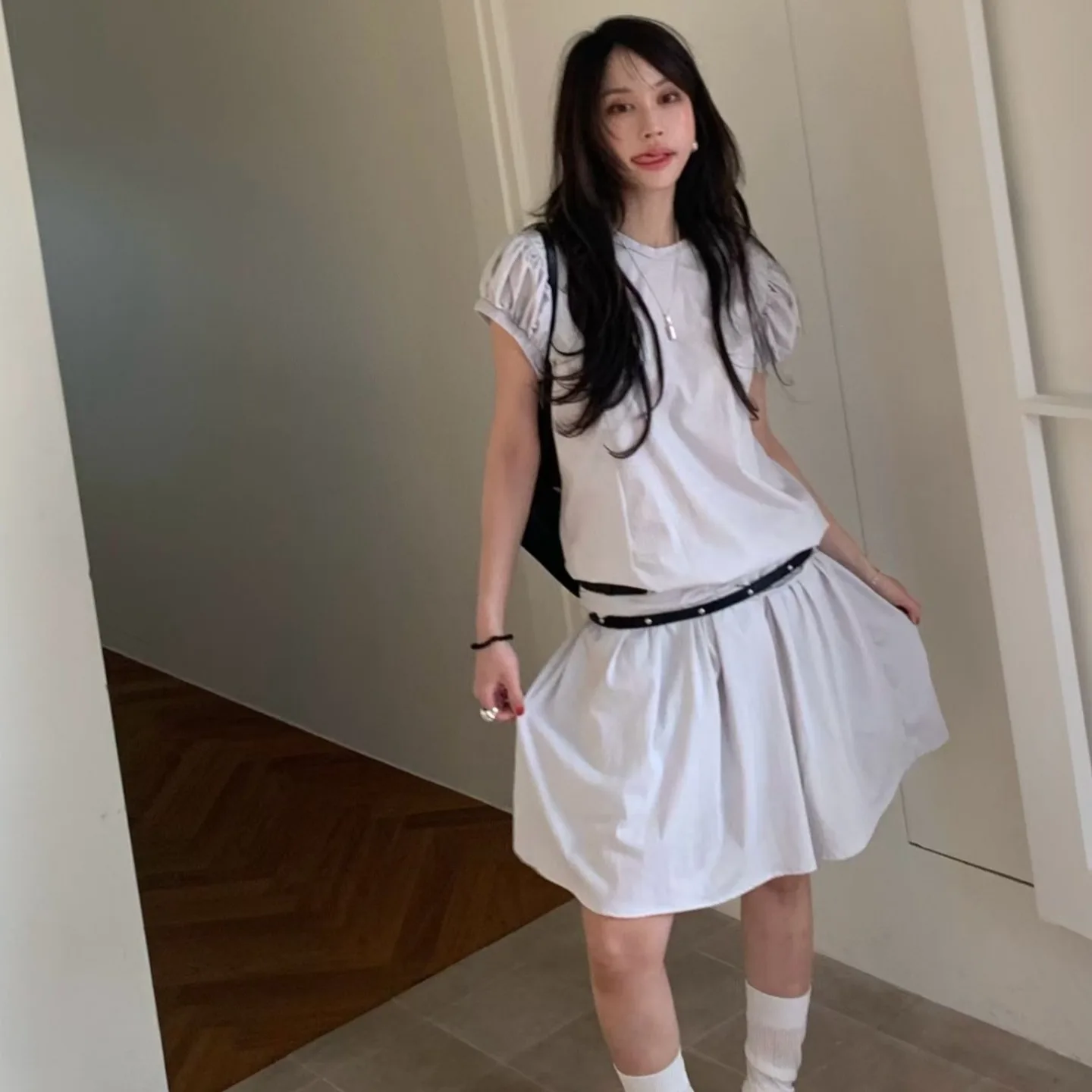

Chic Spring New Women's Dr Slim Fit Pure Color round Ne ort Skirt Bubble Sve Gathered Waist Korean Sle Casual Wear