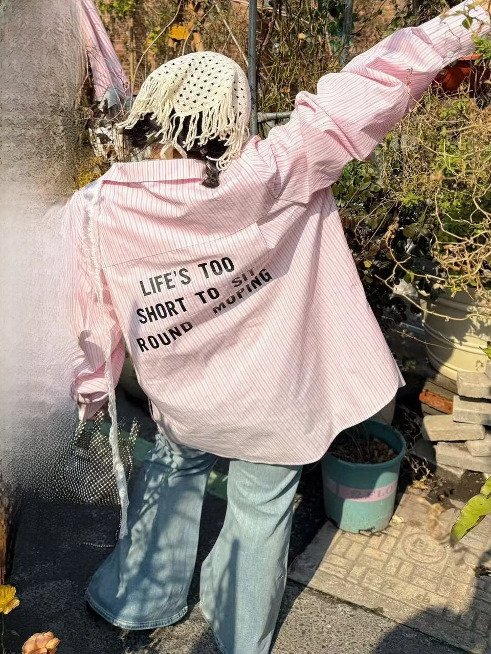 

Розовая уличная рубашка в романтическом стиле, свободного кроя, с банановым воротником, больших размеров, стройнящая, с разрезом, модная, повседневная, хлопковая, с воротником.