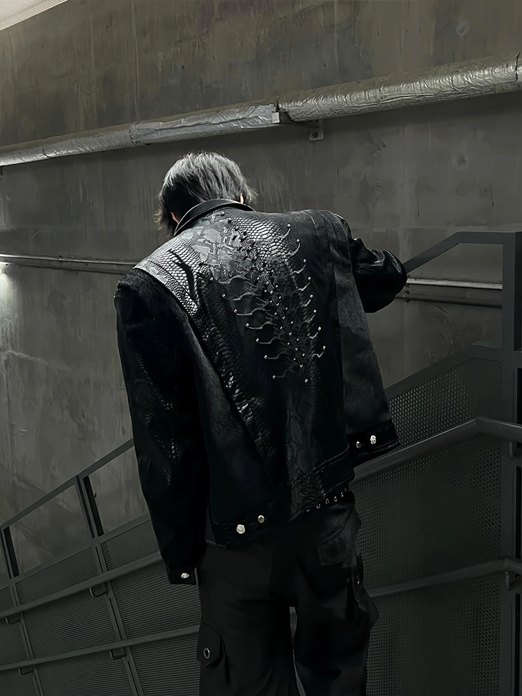 

Мужская демисезонная куртка Cleanfit Snake-Eyed Spine Bla с узором под змеиную кожу, с заклепками и вышивкой, с отложным воротником