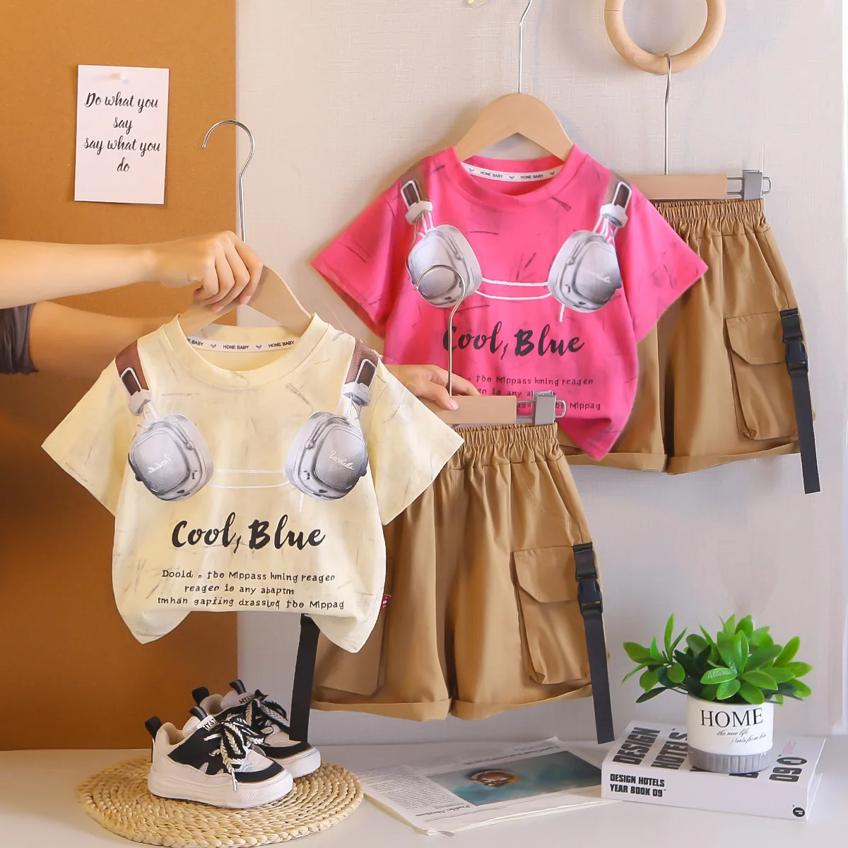 

Наушники с принтом для маленьких девочек, 2 шт./компл., модная футболка с круглым вырезом для мальчиков + свободные шорты, детские спортивные костюмы, От 1 до 5 лет