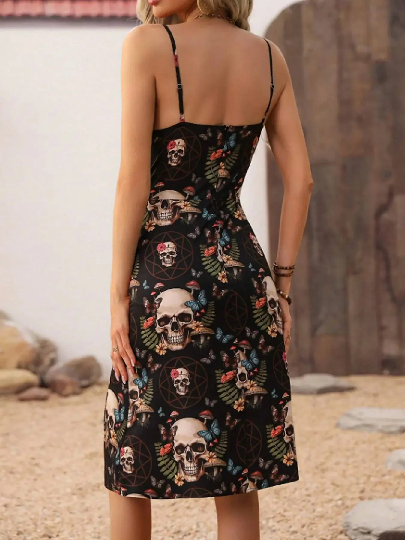 فستان كامي بدون حمالات بطباعة جمجمة سوداء عتيقة من Goth بدون مشد