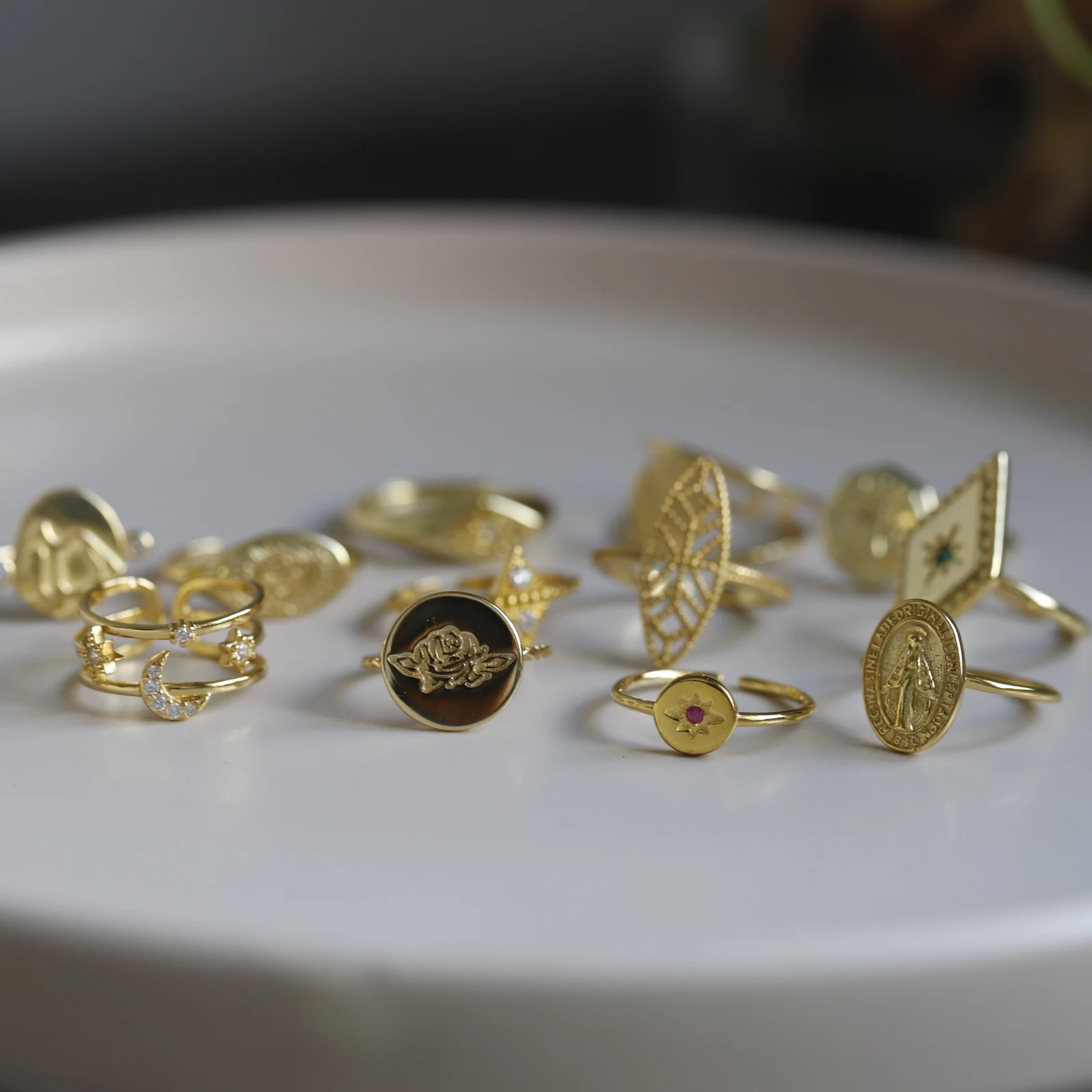 

925 Sterling Silver Ring Plated with 18k Real Gold Rhombus Design Hollowed Out Stars Moon Leaves Rose Portrait Diamonds Lady