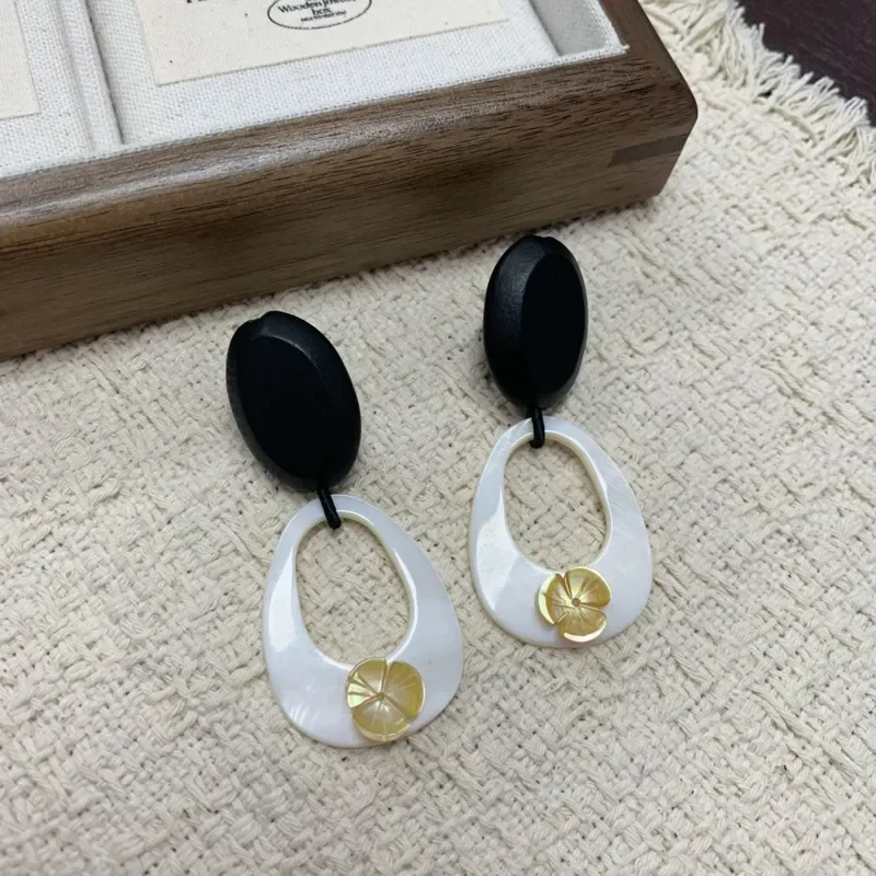 Original design atmospheric natural freshwater shell earrings natural solid wood long fritillary earrings