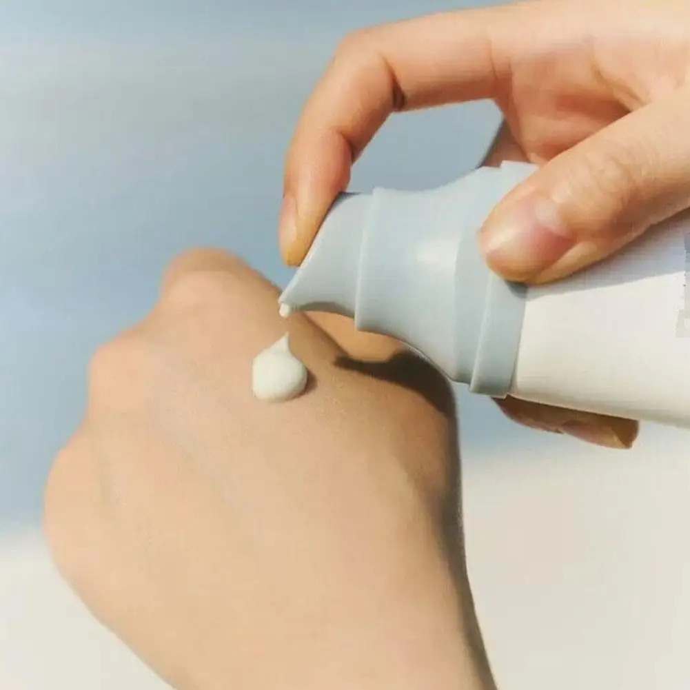 Crema protectora sensible al agua, ácido hialurónico, hierba de nieve, 50mL, Madagascar Centella Hyalu Cica, suero solar resistente al agua