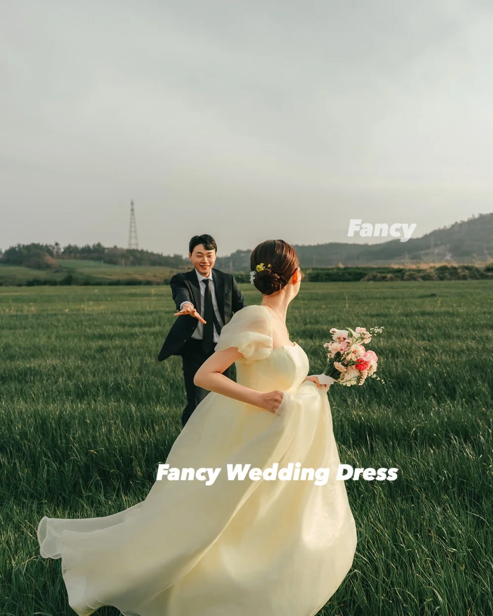 Elegancka, lekkożółta suknia ślubna w stylu koreańskim, linia A, krótki rękaw, długa do podłogi, gorset z tyłu, możliwość personalizacji.