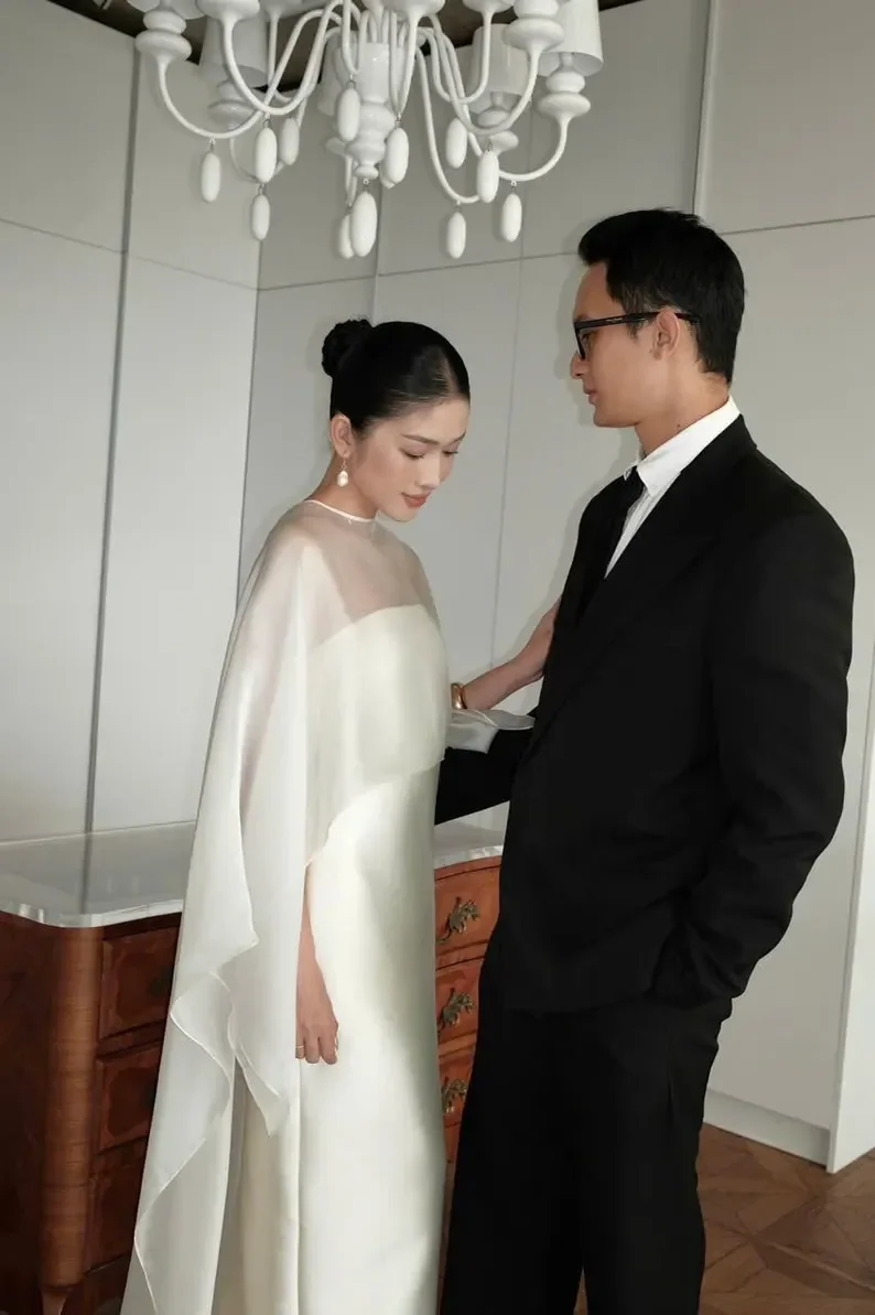 Abito da sposa senza schienale avorio a sirena minimalista classico personalizzato 2025 Set in due pezzi per feste da ballo e abiti da sposa