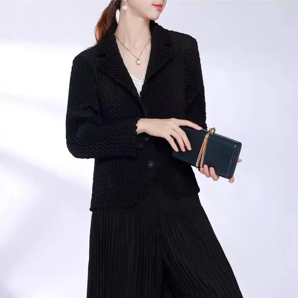 

Women's Autumn Cardigan Elegant High-End Three-Dimensional Pleated Suit Collar Outer Wear Thin Top Design Sense