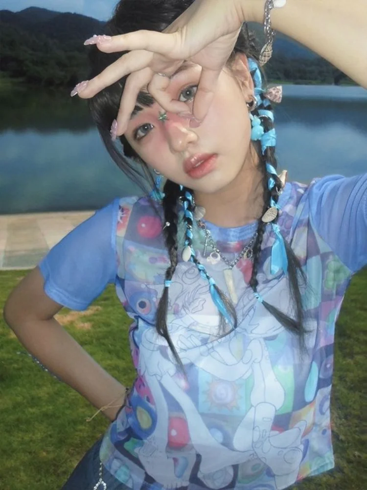 Millennium Y2K Dream Core ilustración Retro estampado azul verano colaborativo diseño personalizado malla corta camiseta de mujer