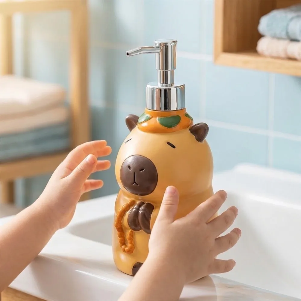 

Милый дозатор-флакон в виде капибары, многоразовый, с мультяшным дизайном животного, декоративный флакон для дезинфицирующего средства для рук, с дозатором-помпой