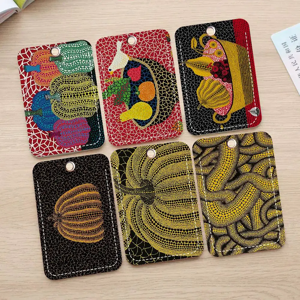 

Брелок-держатель для банковских карт, проездных на метро и автобус, брелок для ключей, брелок для пропусков в помещения, чехол для ID-карт с изображением известной художницы Яёи Кусамы