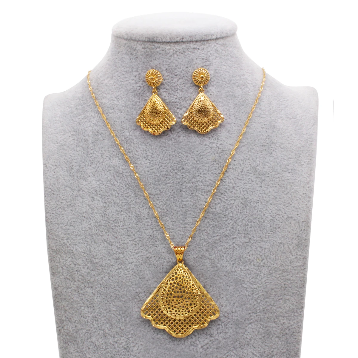 Dubai New Gold plated coppeer Jewelry Sets Wedding Bride bridal Necklace/Pendant/Earrings Accessories gifts for women set