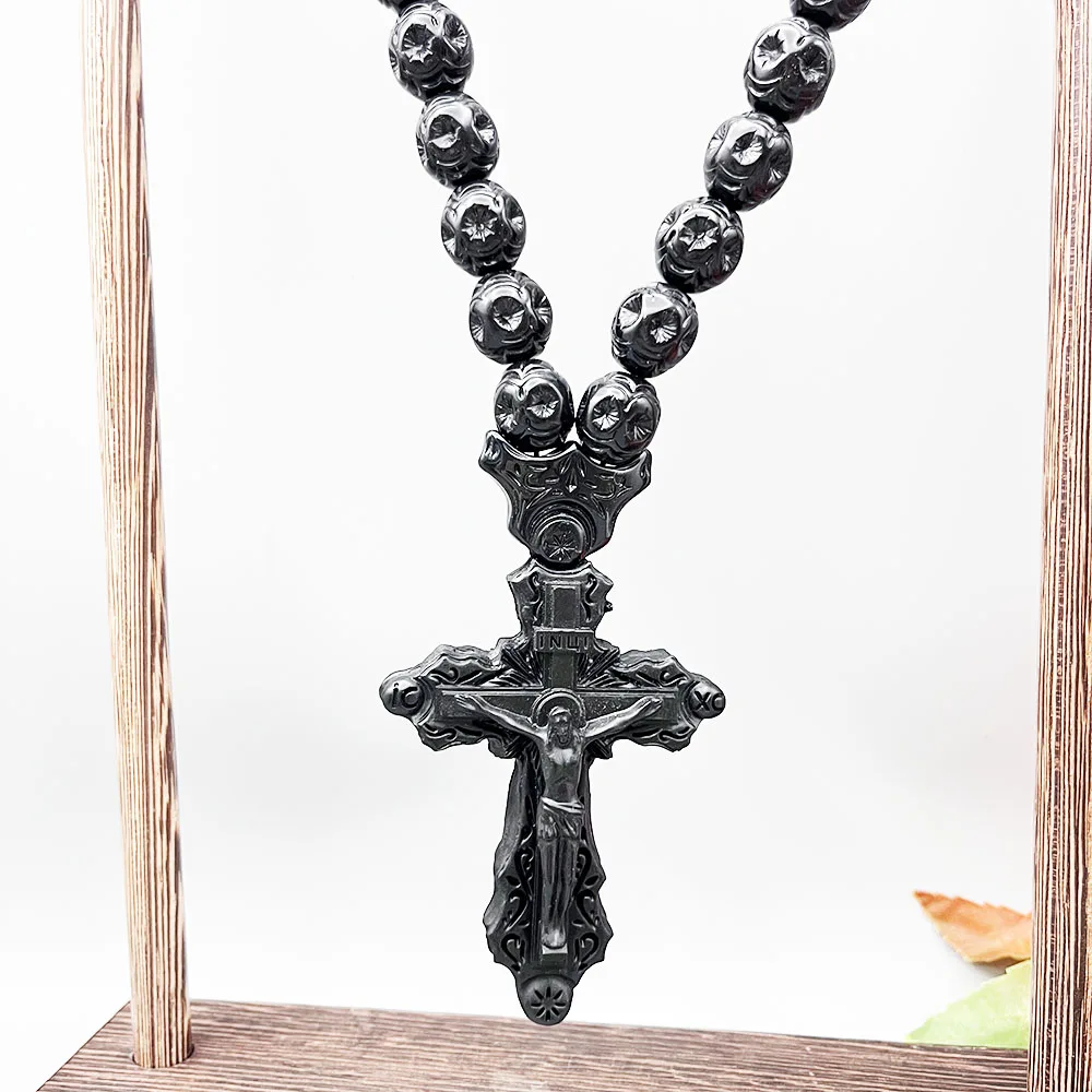 GS235 Pendants Cross 3D Resin Stereo Holy Image Black Exquisite Patterns Beads Religious Redemption Belief Car Necklace Ornament