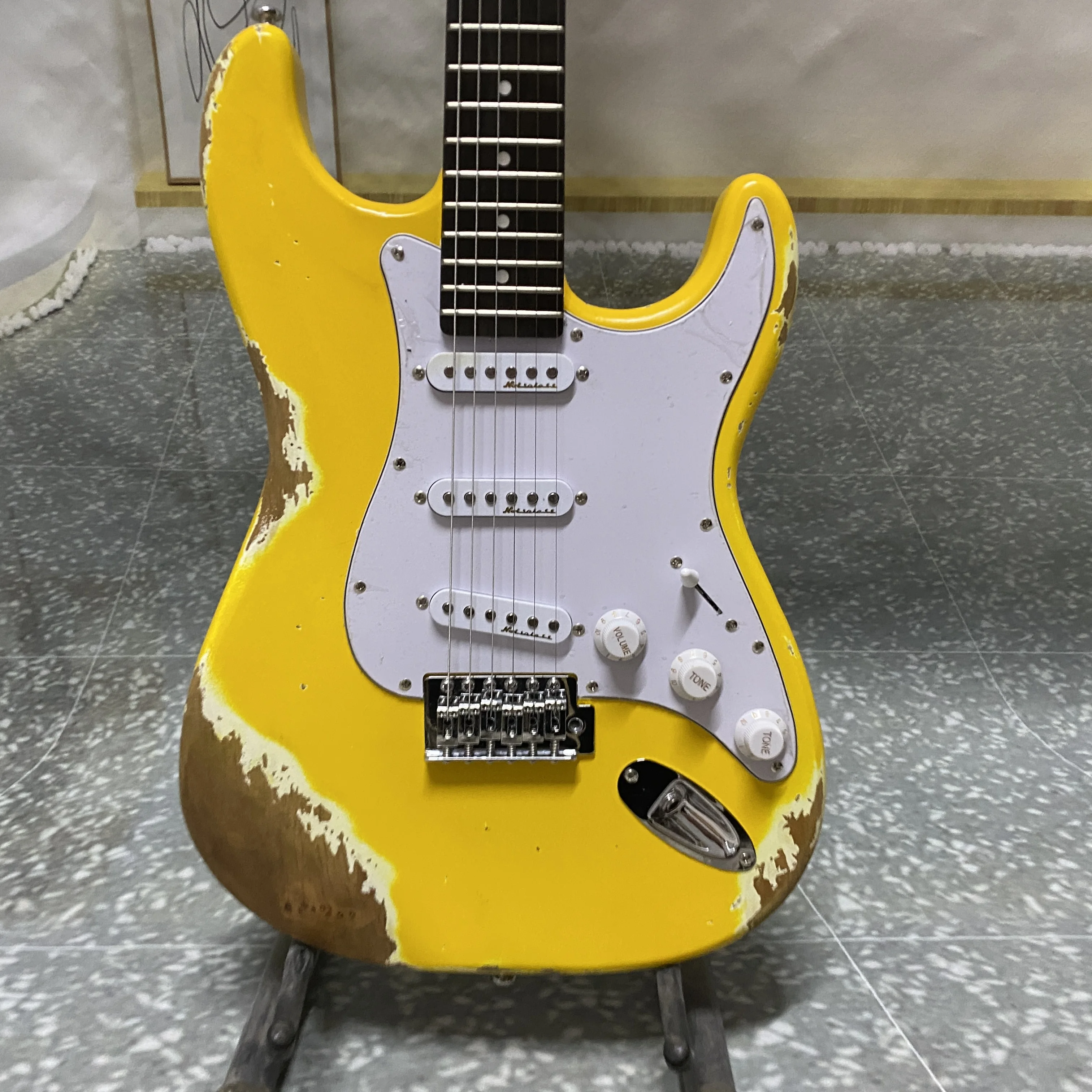 Yellow Retro st Electric Guitar 21 frets Alder Body Rosewood fingerboard SSS pickup quality guaranteed for fast delivery