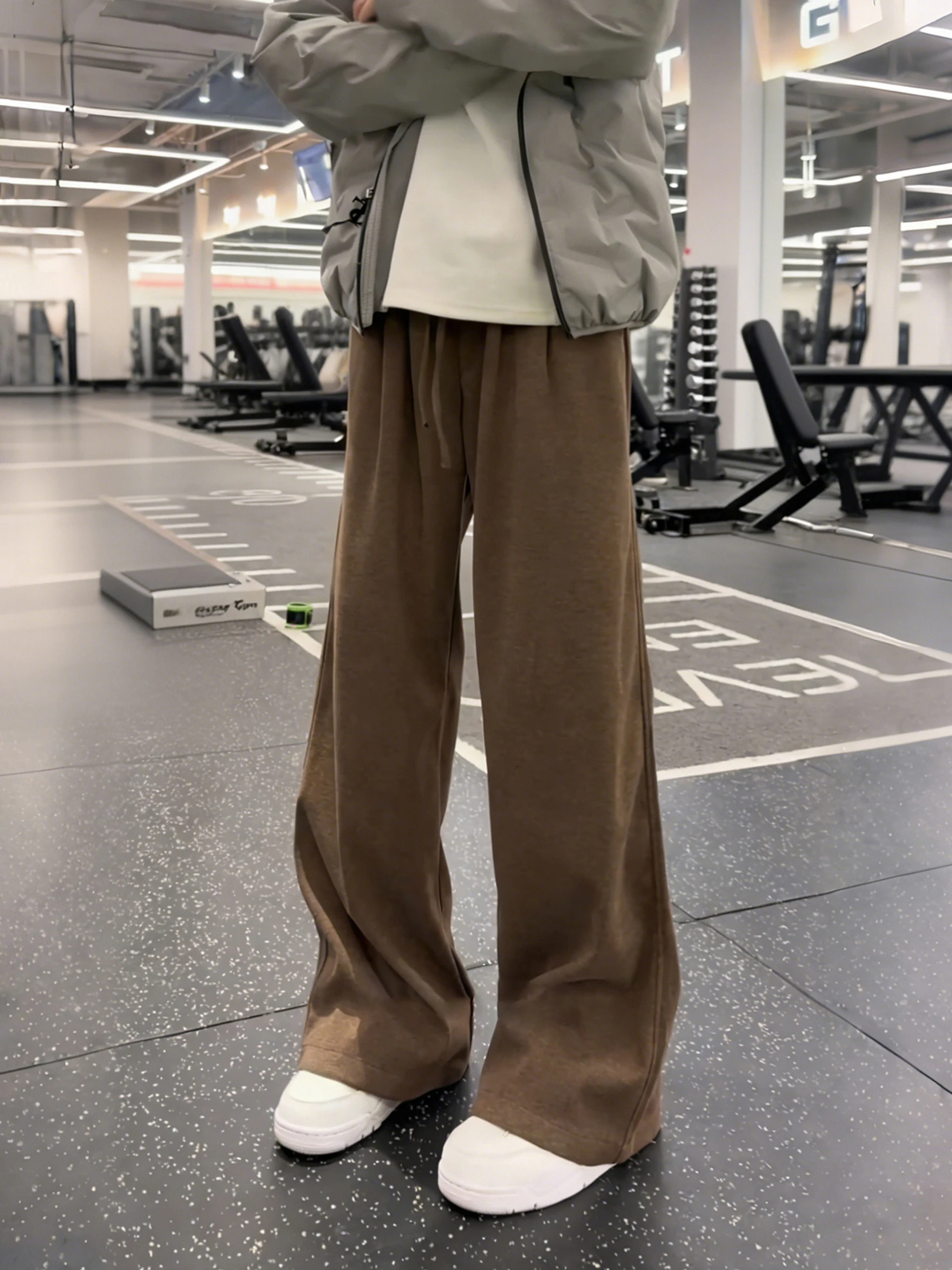 

Мужские брюки в американском ретро-стиле: широкие штанины, слегка расклешенные, прямые, повседневные, длинные, для осени и зимы