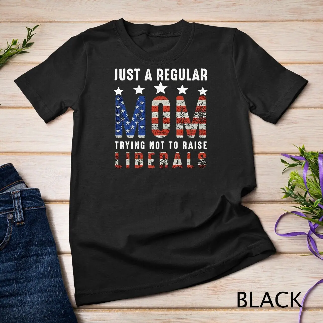 

Женская футболка с флагом США Just A Regular Mom Trying Not To Raise Liberals