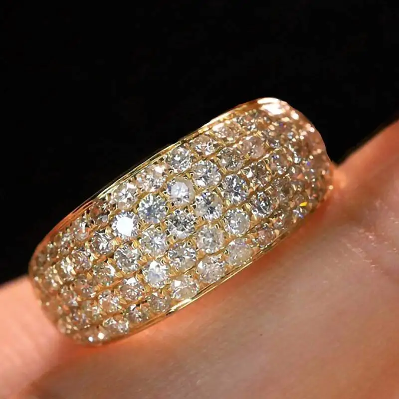 Huitan Luxus Dame Gold Farbe Ring Voll Glänzenden Zirkonia Elegante Hochzeit Zubehör Trendy Weibliche Finger Schmuck für Party