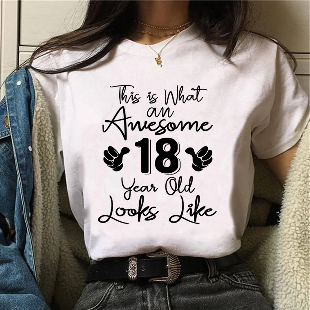 18 anni compleanno top donna grafica divertente fumetto Tee ragazza divertente grafica streetwear abbigliamento