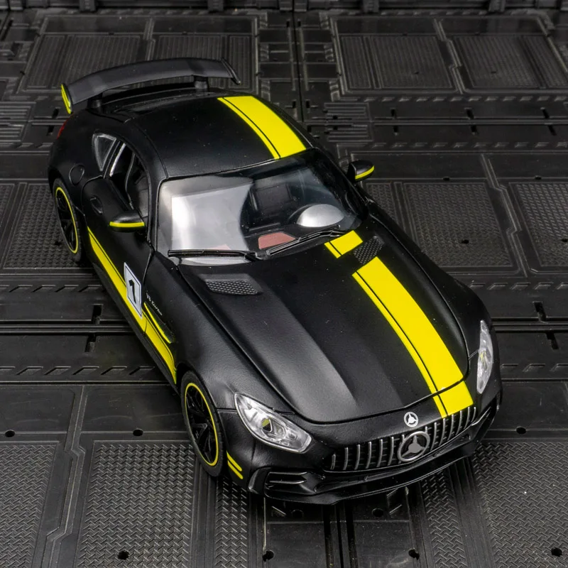 

1:24 модель автомобиля из сплава Mercedes-Benz AMG GTR, супер беговая акустооптическая детская игрушка, которую можно подарить в качестве подарка другу на день рождения