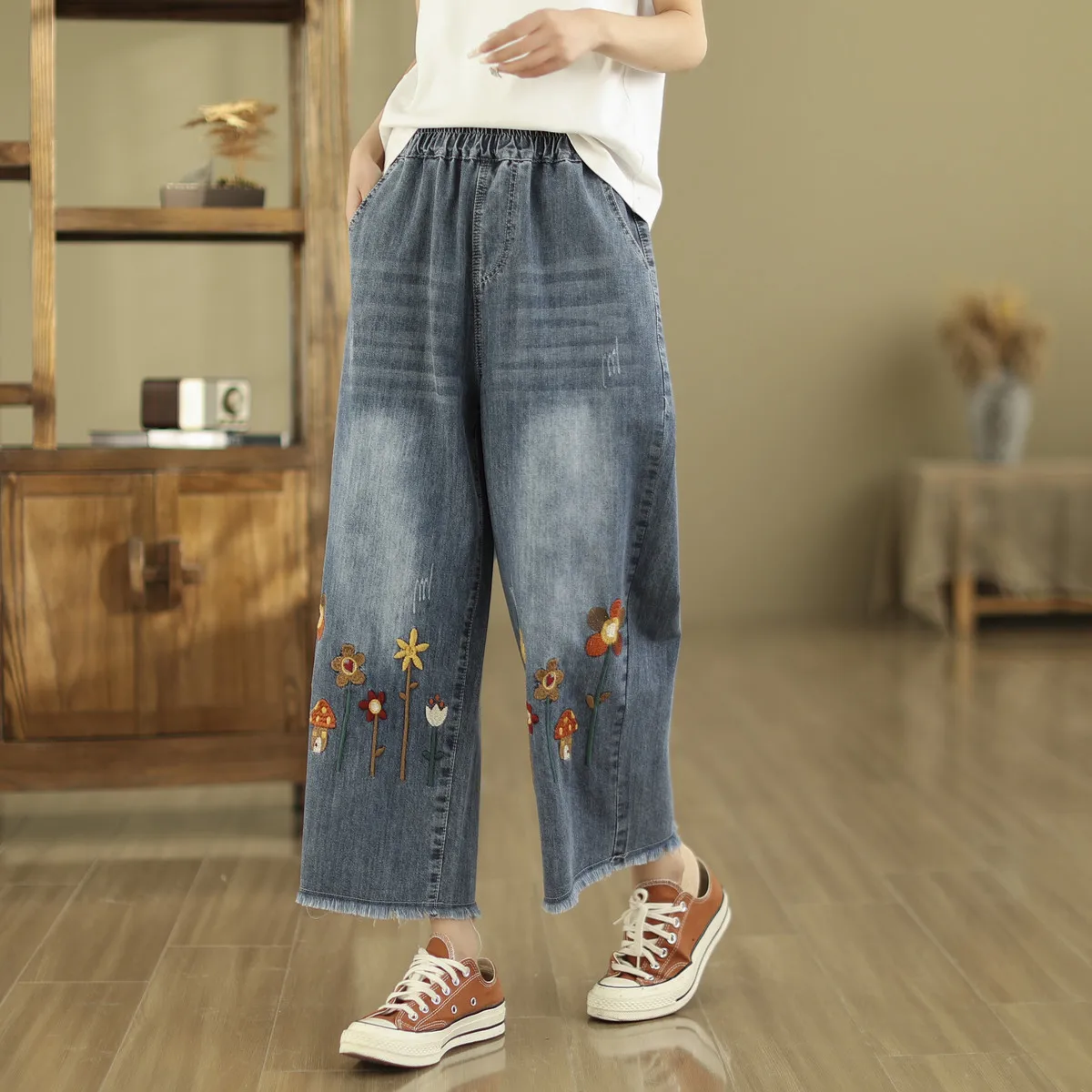 Aricaca Women Flower Embroidery Ripped Trousers Women M-2XL Fashion Casual Light Blue Denim Pants