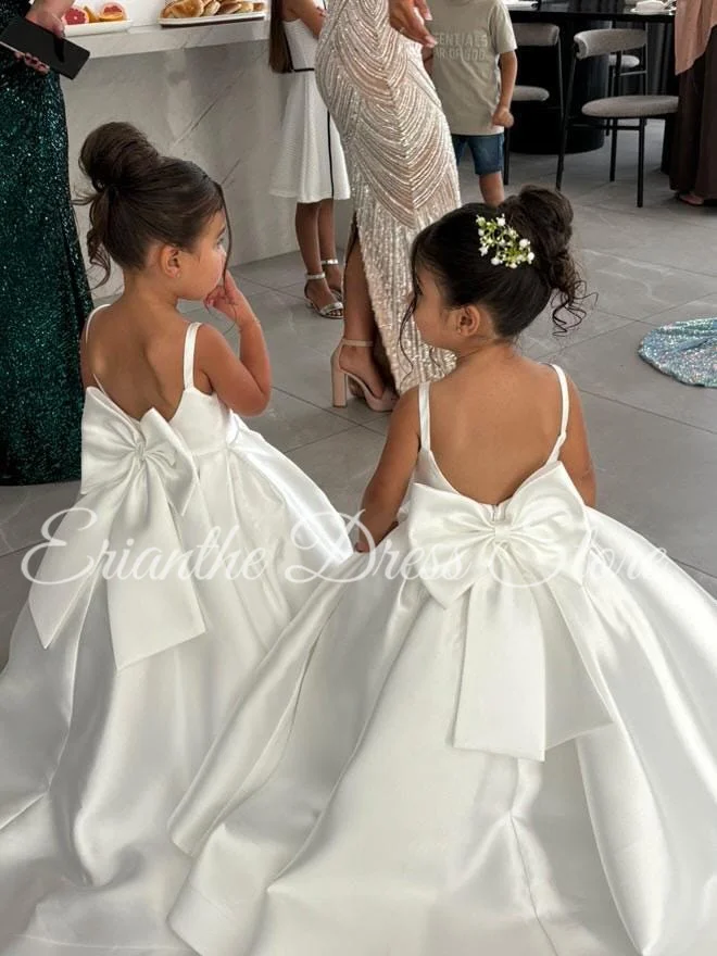 Semplice abito da ragazza di fiore in raso avorio per matrimonio gonfio senza maniche con fiocco Abito da ballo per prima comunione per festa di compleanno per bambini personalizzato