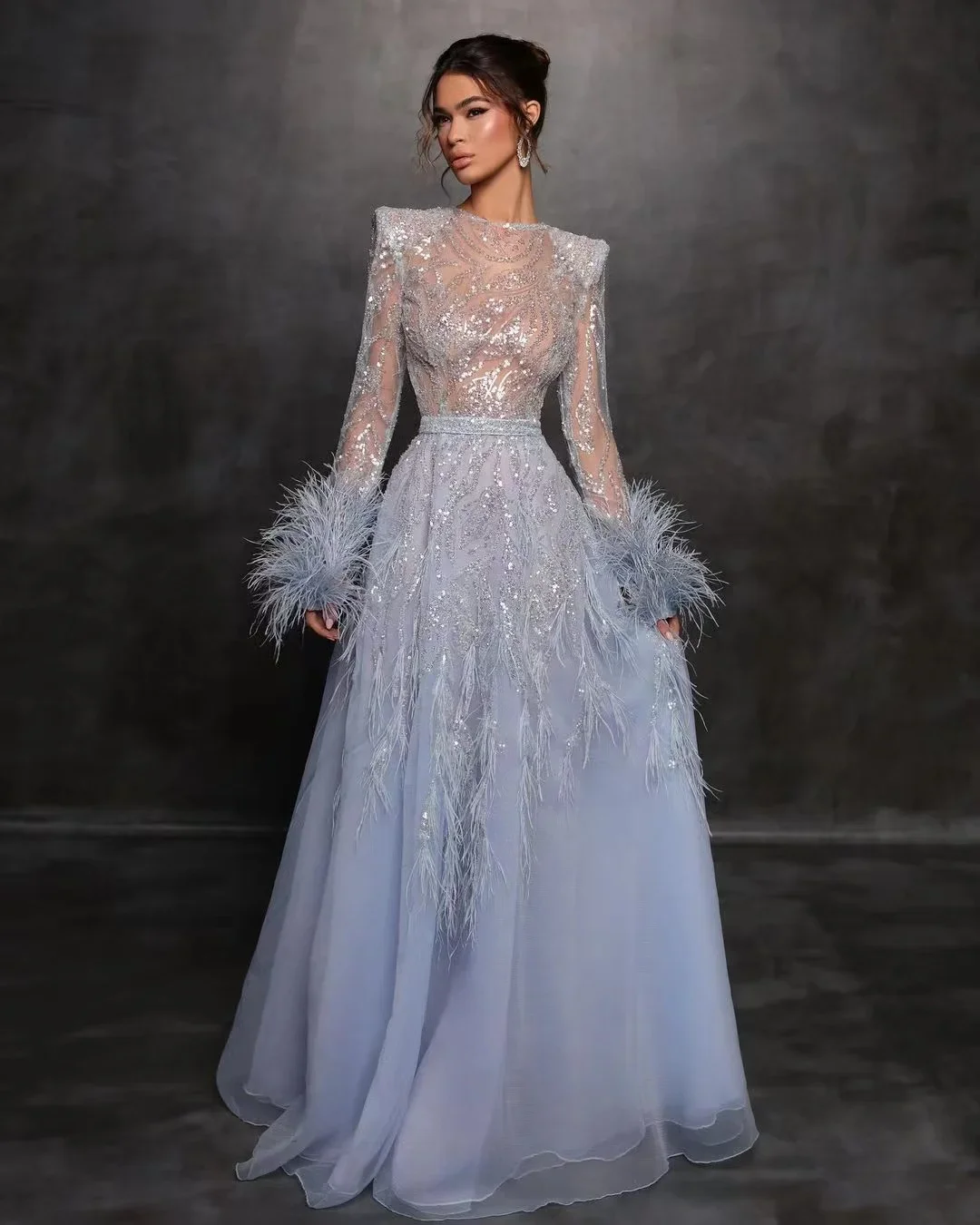 

Crew Neck Prom Dresses Shinny Sequins Long Sleeves Cocktail Party Evening Dress with Feathers Celebrity Gowns Customized