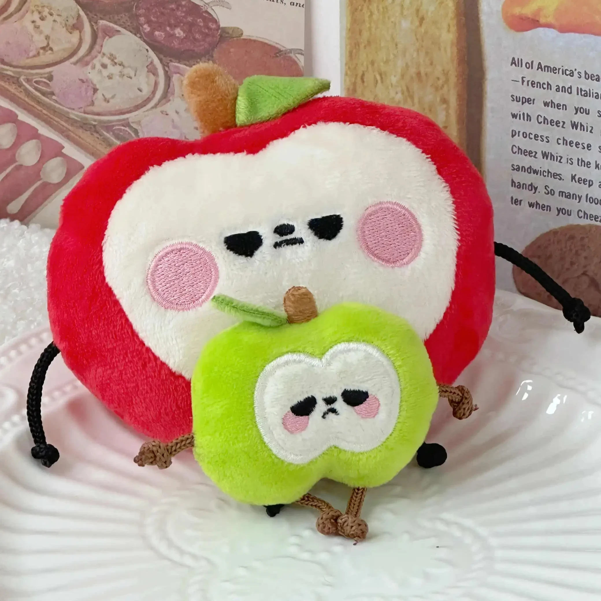 Jogo amor e espaço profundo caleb cosplay fofo maçã boneca dos desenhos animados chaveiro saco pingente brinquedo figuras kawaii adornar presente