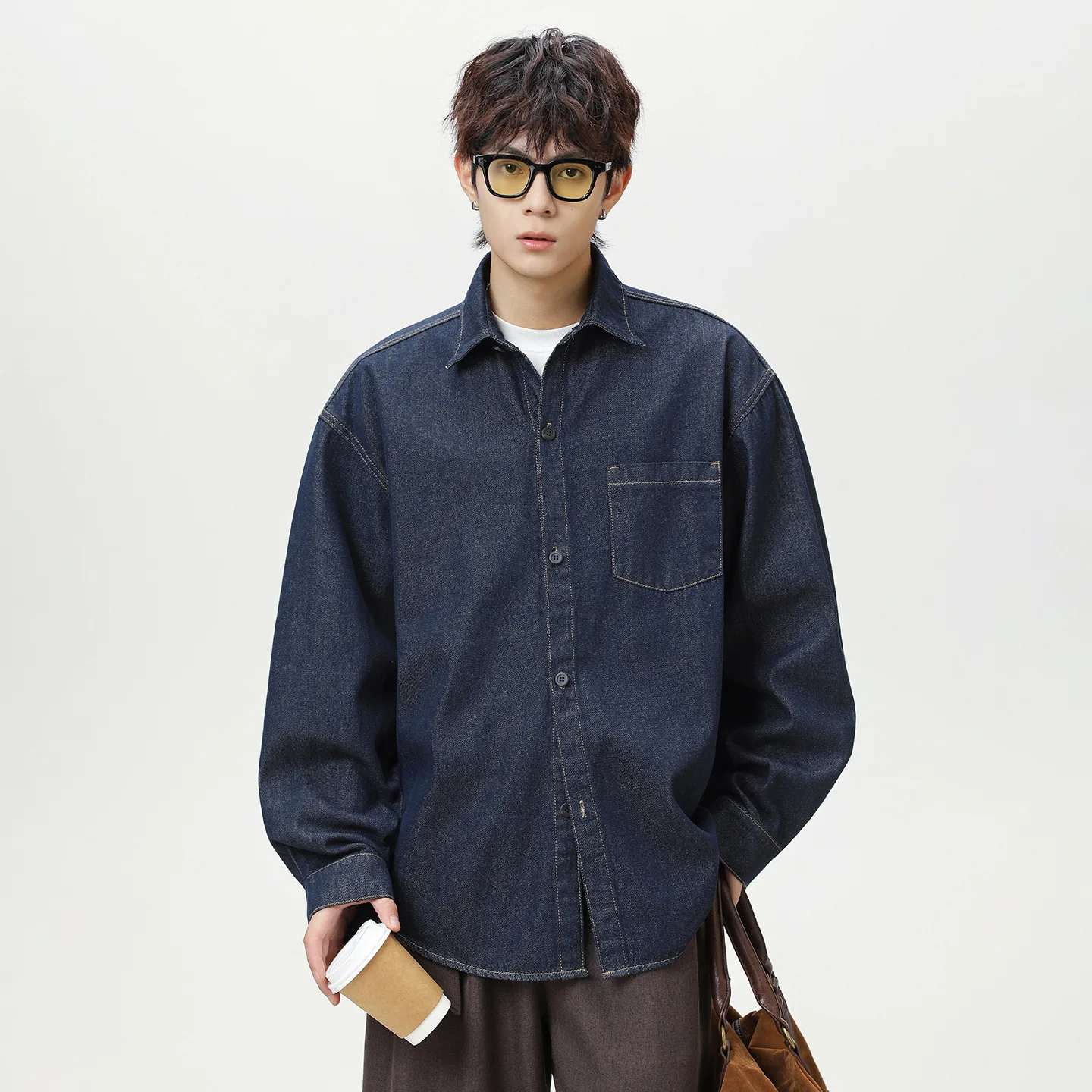 

Осенние новые модные мужские однотонные джинсовые рубашки с отложным воротником и длинными рукавами в японском стиле, мужская одежда, топы, пальто