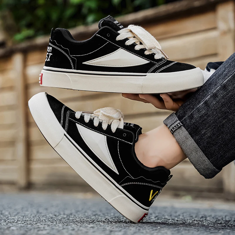 

High Quality Female Shoes Lace Up Black and White Board Shoes for Women Casual Sports Trend Thick Sole Couple Canvas Shoes