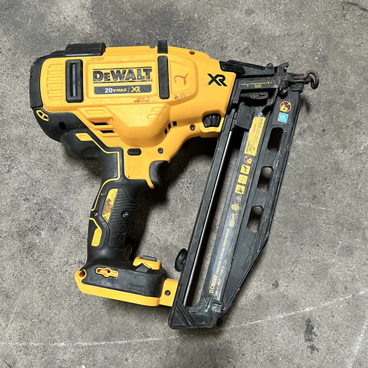 DeWalt DCN660N-XJ 18V XR BL 16GA Second Fix Angled Nailer,ONLY TOOL,SECOND HAND