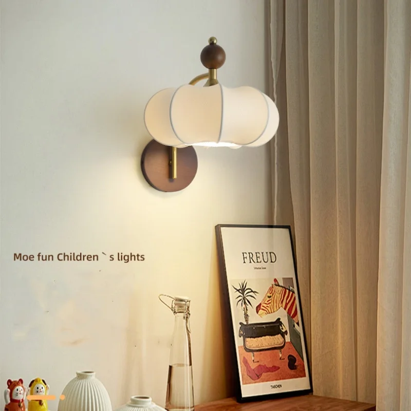 French retro bedroom wall lamp, fabric pattern, antique restaurant, Nanyang solid wood warm master bedroom wall lamp