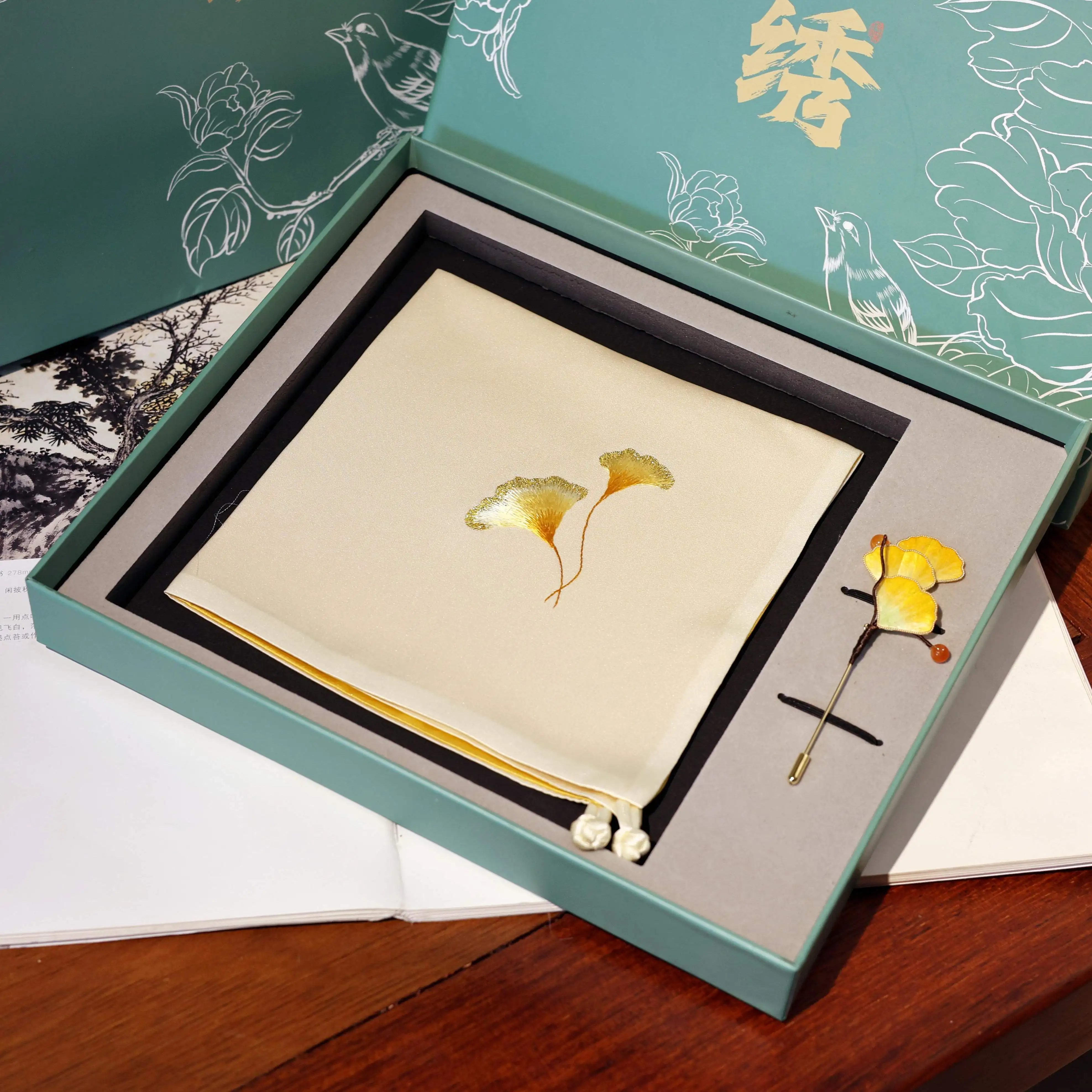 Suzhou Embroidery Silk Handmade Square Scarf Non-Heritage Velvet Flower Brooch Set Characteristic Souvenirs Chinese Souvenir
