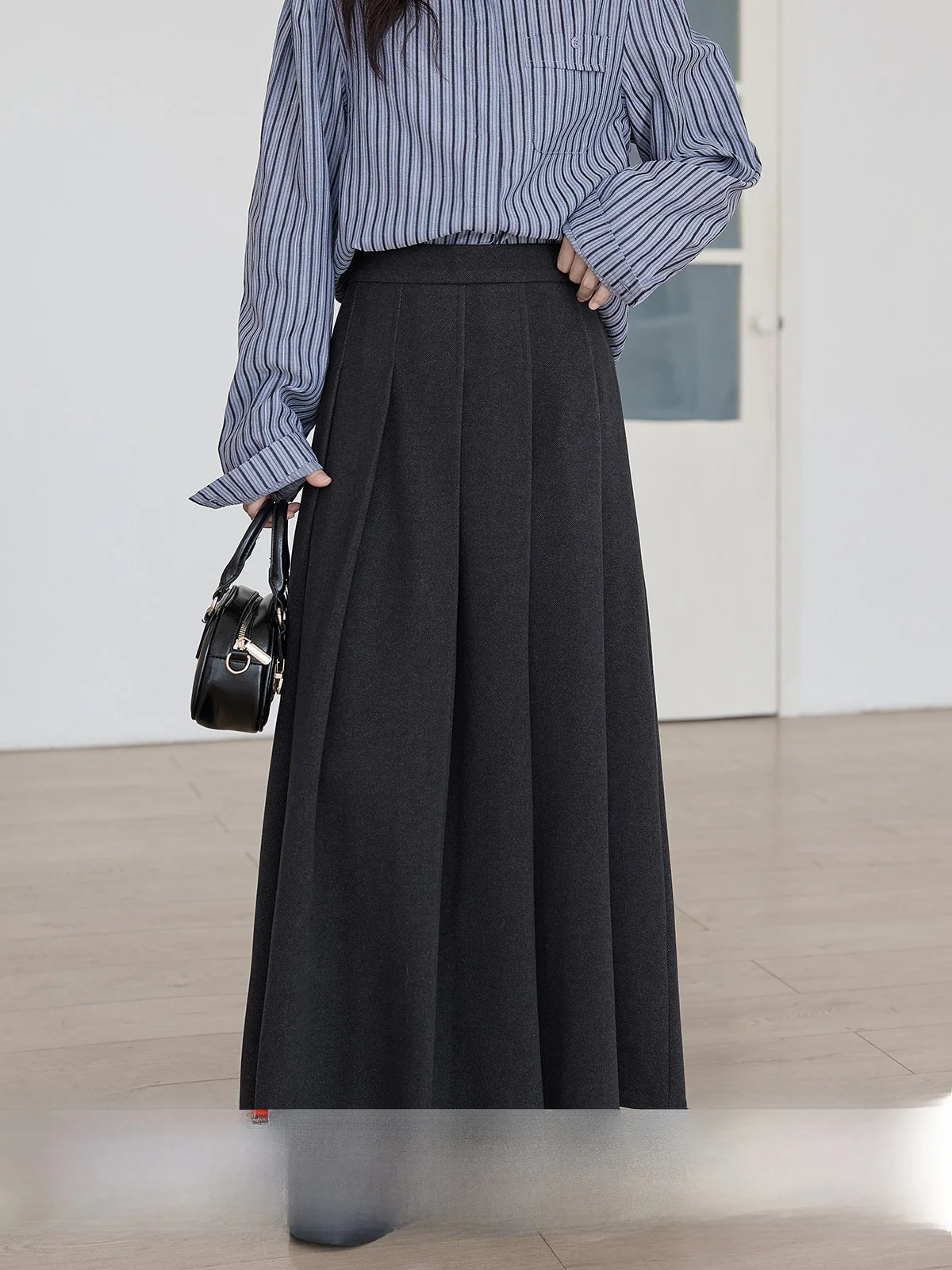 

Gray Extended Length Half Skirt Women's High Waist A-Line Pleated Skirt Slimming Effect Spring 2026 Commute Style Korean Fashion