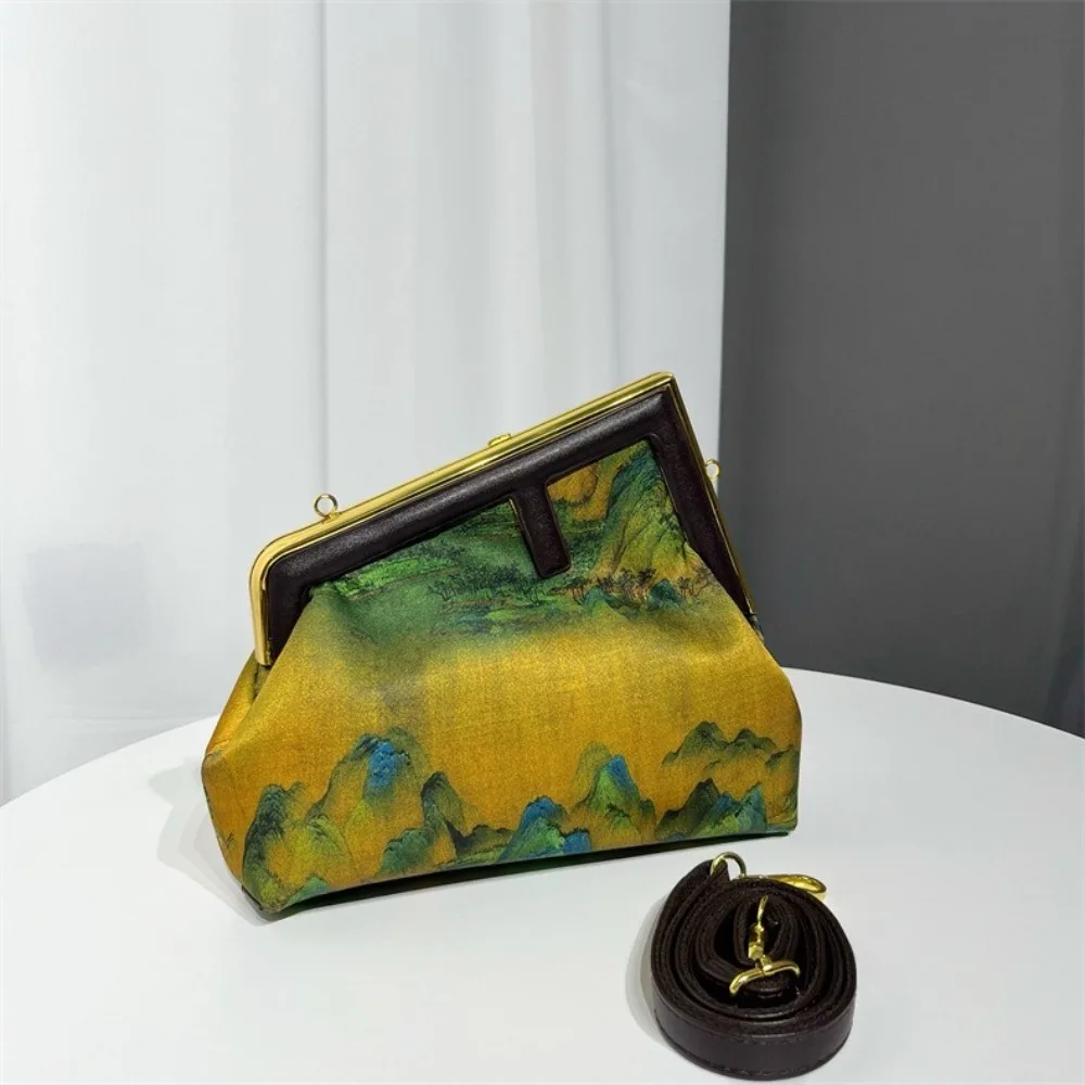 

New Luxury Material Vintage Embroidery Clutch Bags Ethnic Pattern Handmade Ladies Phone Purse Trend Retro Shoulder Bag Wedding