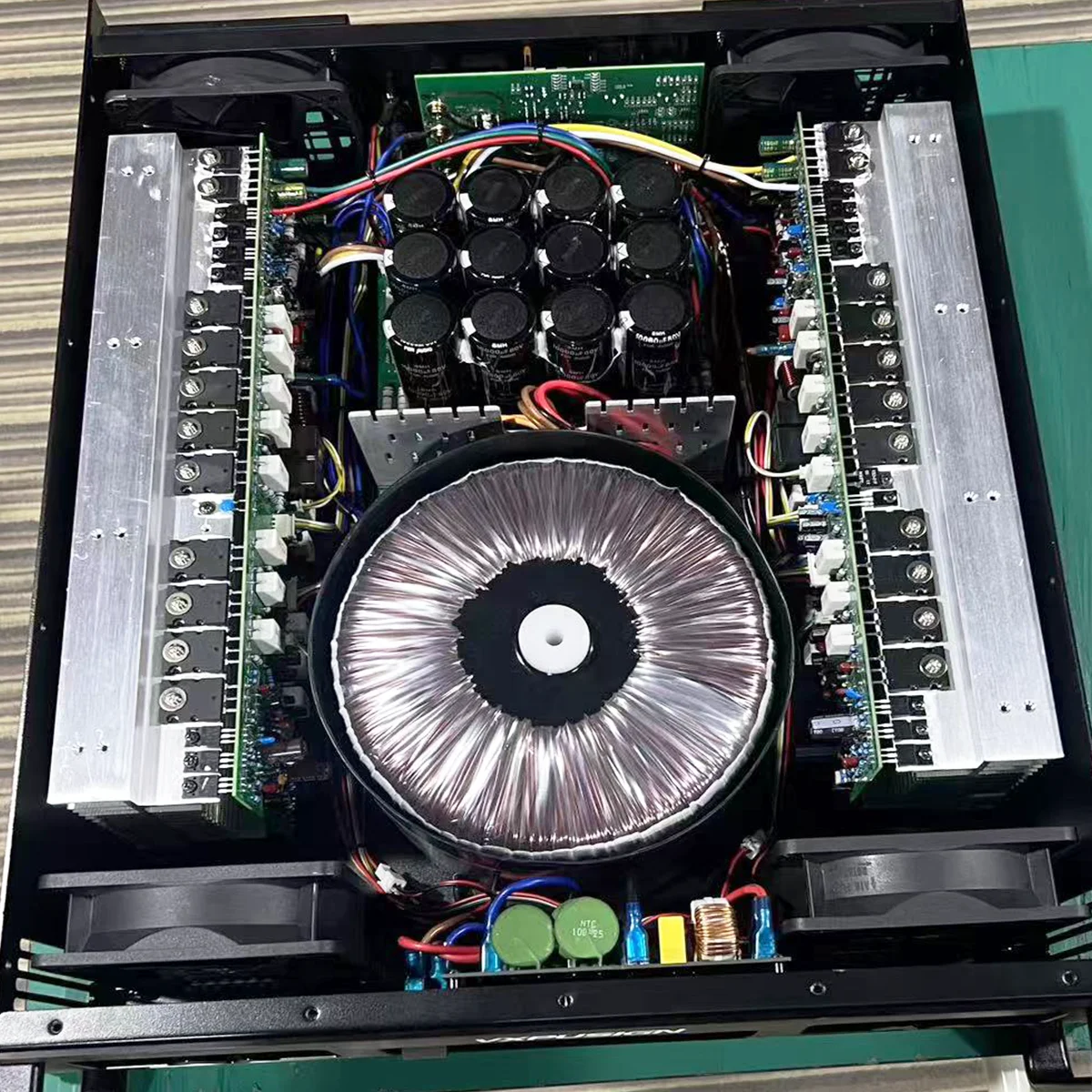 Professional-grade Class H 1500W Dual-channel Power Amplifier With An Impedance Of 8 Ohms, Suitable For Parties And Large Stages