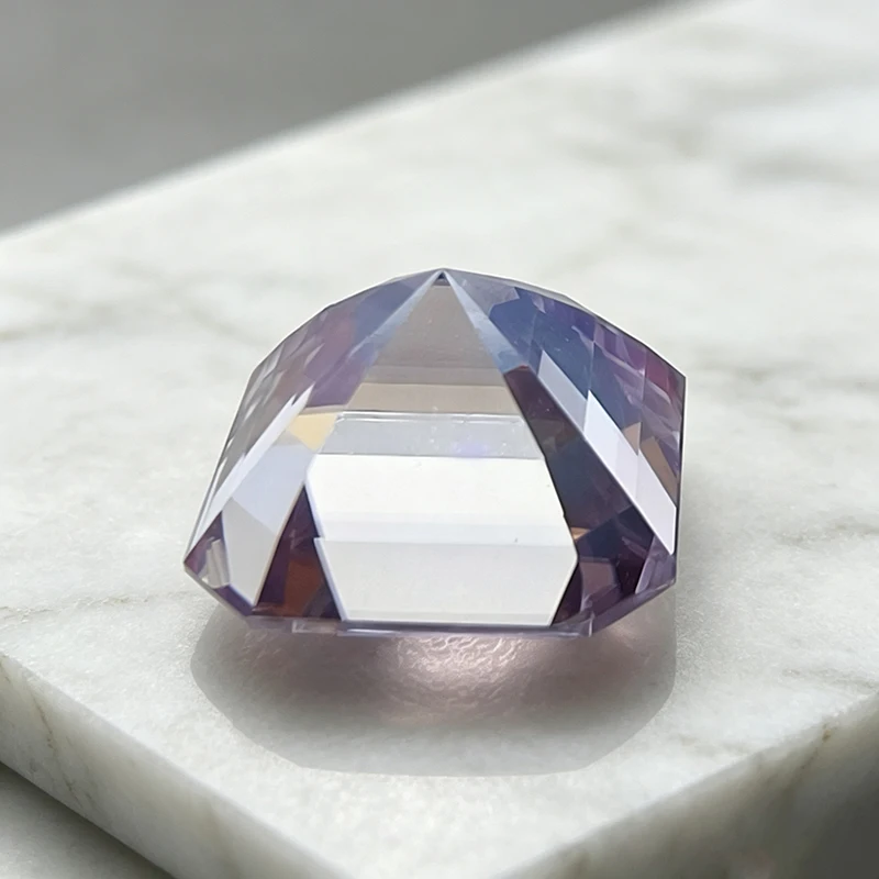 Moissanit-Stein im Asscher-Schliff, hellvioletter Edelstein für die Herstellung von DIY-Ringen, Halsketten und Ohrringen, besteht den Diamanttest mit Zertifikat. – Detail 2