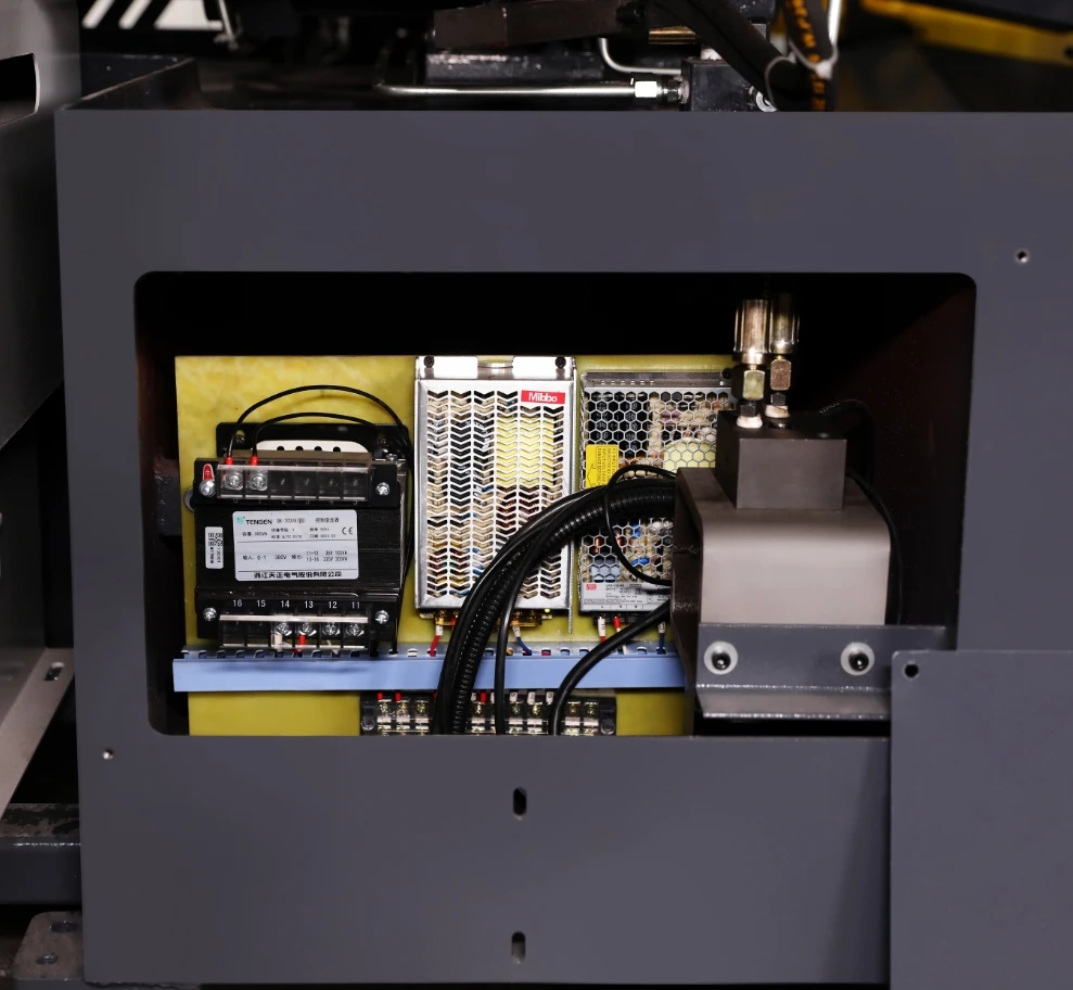 منشار زاوية دوران القطع من 0 إلى 45 درجة منشار شريطي معدني شبه أوتوماتيكي #4