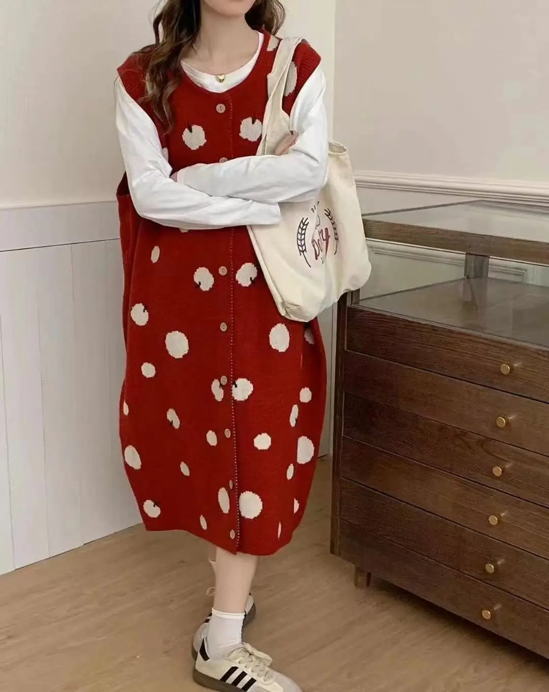 

Вязаное платье без рукавов, повседневное, женское, осеннее, в этническом стиле, с V-образным вырезом, укороченное, с воротником-стойкой, на пуговицах, с эффектом двухслойности, свободного кроя, из трикотажной ткани