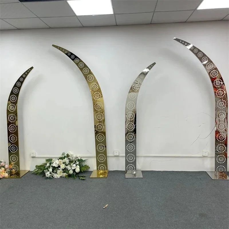Kreativer, durchbrochen geschnitzter Goldbogen-Hintergrund aus silbernem Edelstahl im Ochsenhorn-Stil für Hochzeiten und Empfänge – Detail 3