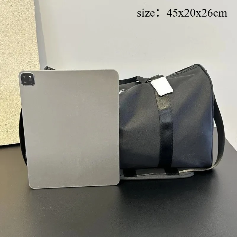 

New Men's fitness bag, women's handheld training bag, large capacity business travel shoulder bag, independent shoe cabinet