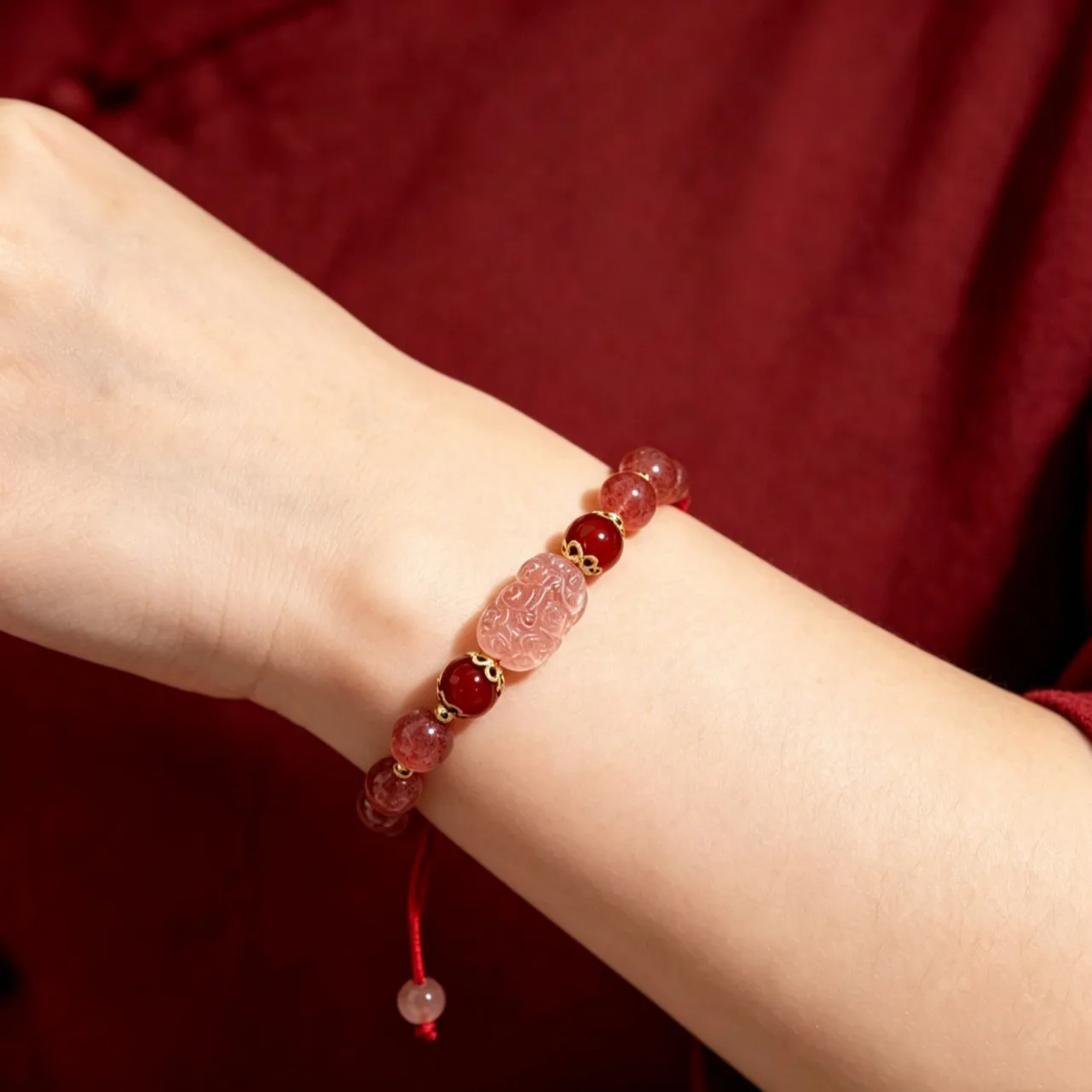 Exquisite jewelry natural strawberry crystal bracelets for women Pixiu braided bracelets hand ropes antique crystal ethnic