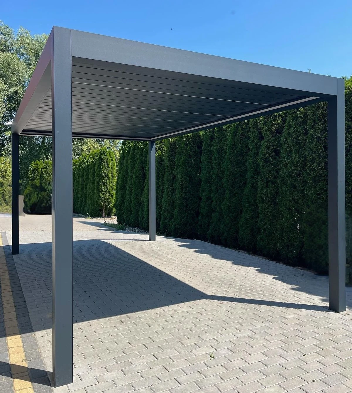 

Motorized Louvered Aluminium Pergola with Sliding Glass Door Waterproof Garden Pavilion Elegant Gazebo for Outdoor Entertaining